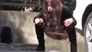 Asian babe has to pee