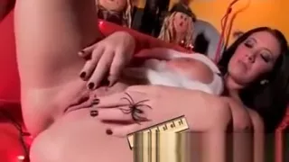 Beautiful Jayden Jaymes plays with herself