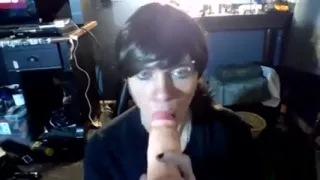 Teen loves sucking cocks