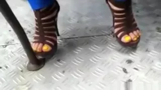 Candid Video Of A Sexy Latina Feet In Heels