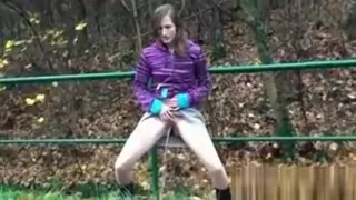 Blonde lifts up her leg and takes a warm piss