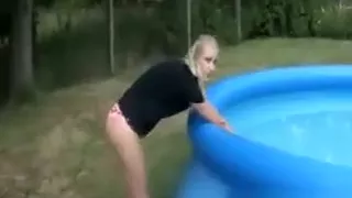 Czech Amateurs - Squirting Uma Likes It Hard