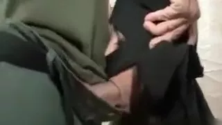 Horny Muslim Girl Gets Down To Suck
