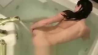 Jenny _ Amateur Babe Masturbating With Water In The Bath