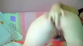 Chinese Camgirl Shows Her Pink Nipp