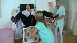 Leony Arpill Gets Kinky With A Babe And Receives A Strap-on