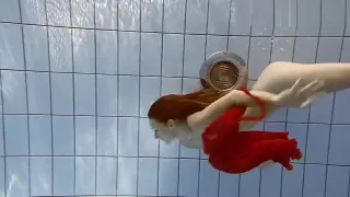 Teen Cammodel Plays With Her Hot Body