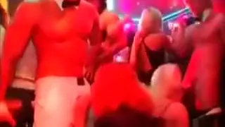 Bjs bei Orgie mit bisexuellen Huren