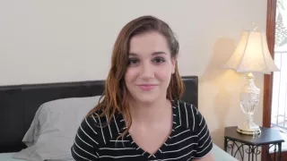 mit ihrem schönen Arsch und ihren festen natürlichen Titten necken