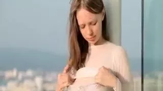 Sensual Gloria Exploring Her Gorgeous Body Outdoor