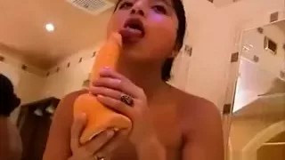 Mia Moglie Doccia e si sditalina