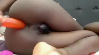 Horny ebony toys her pussy on webcam