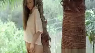 Teen beauty showing hot assets outdoor