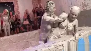 Top lesbo getting all impure in amateurs catfight video