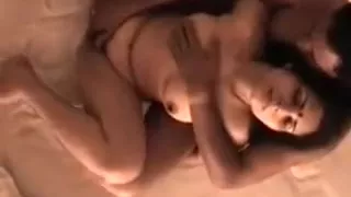 Brünette mit großen Titten und haariger Vagina