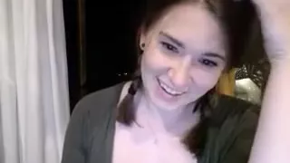 Sehr schüchterner Amateur-Teenie-Striptease