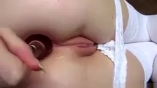 hot teen girlfriend  plays with her asshole