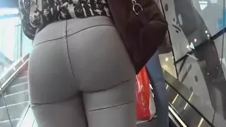 Bubblebutt Blonde in Small Jeans