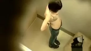 Voyeuring Teens and coeds in dressing room