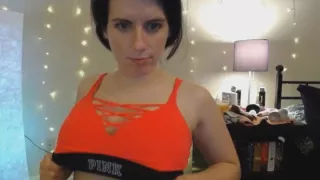 Horny Babe Dildo Fucks Her Pussy on Cam