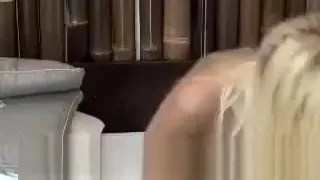 Solo beauty Faye Reagan toying her moist pussy