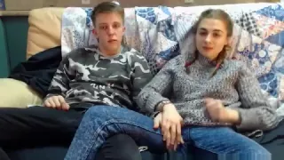 Girl who likes masturbation drills her bun with sex toy