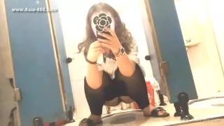 chinese girls go to toilet.68