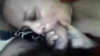 La vicina di casa me lo ciuccia per bene