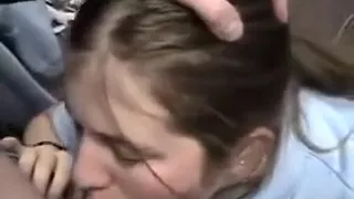 Innocente 18enne sborrata in faccia