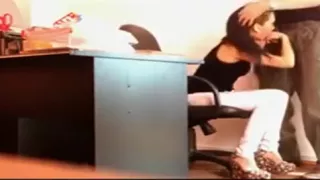 Ti faccio lavorare solo se mi spompini