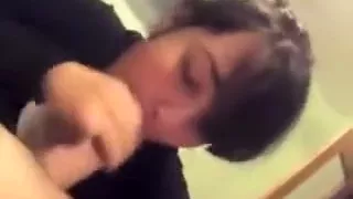 Timida ragazzina italiana sbocchina