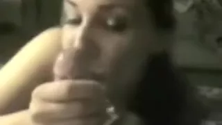 La troia sega e succhia fino alla sborrata