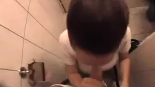 broad fuck in a public Toile...