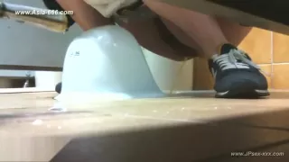 chinese girls go to toilet.62