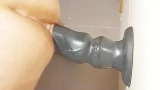 Dildo enorme i mi culete