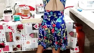 Fucking a beautiful girl in the kitchen when she's home alone I don't even let her eat