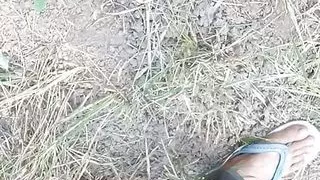 Jab peshab kar raha tha to ek ladki ne jor se bola mujhe de do Tab Maine hilaya aur usko Yad Karke Muth Maar kar Kuchh a