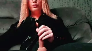 Wenn du mit monstermäßigen transsexuellen Ladungen umgehen kannst, musst du dich bei Royal Onlyfans anmelden und mein Spermaspielzeug werden, denn dieser Mund braucht es