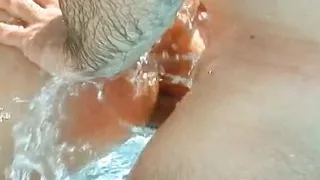 Notgeile Milf am Pool gefickt outdoor