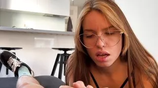 Stepsister gave the best blowjob and asked to cum on pussy :3