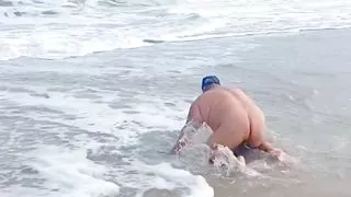 Gym coach exposes his butthole