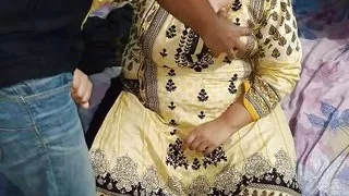 Dost se milate hue, use na paakar, Dost ki Hot maa ko choda aur Gand mari - Fuck Indian friend's mother (Indian village)