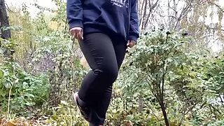 Pissing bbw on an evening walk in the autumn park