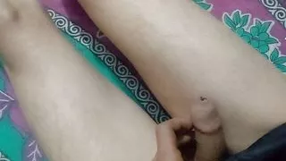 Donon tangon ko uthakar jor se jhatake