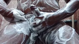 Ando und seine erotischen Shows zwischen Schaum und Lust