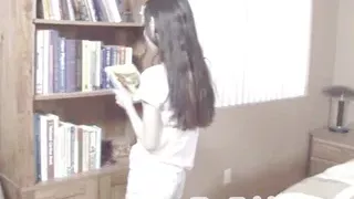 Tiny tabby relishes a solo session