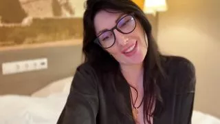 Heiße MILF mit ihrem Retter gefickt