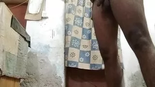 Heißer Jungensex im Dschungel und erstaunlicher Handjob