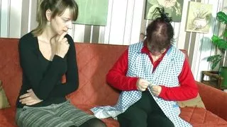 Notgeile Stiefmutter fickt mit geilem Couple - extrem Threesome with Granny