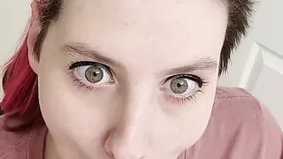 Wünschst du dir nicht, dass dein Schwanz in meiner Kehle steckt?